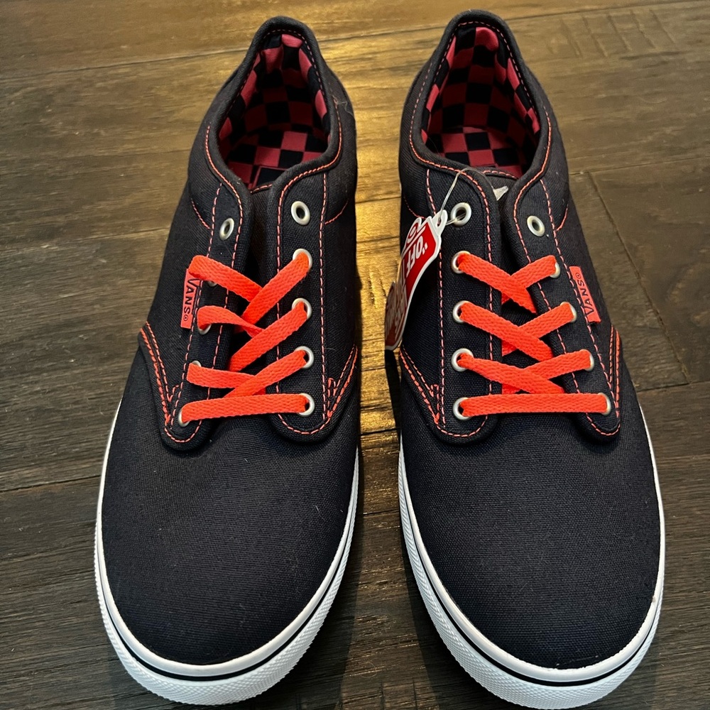 New Vans Navy with bright pink laces canvas tennis shoes